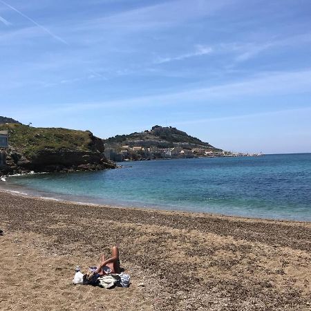 Le Cabanon Bleu Sur La Plage Марсилия Екстериор снимка